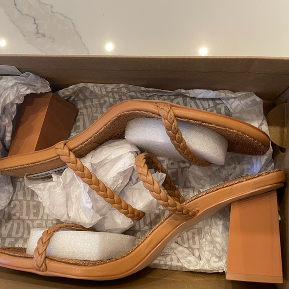 NWB Steve Madden Bora Sandals - Picture 4 of 4